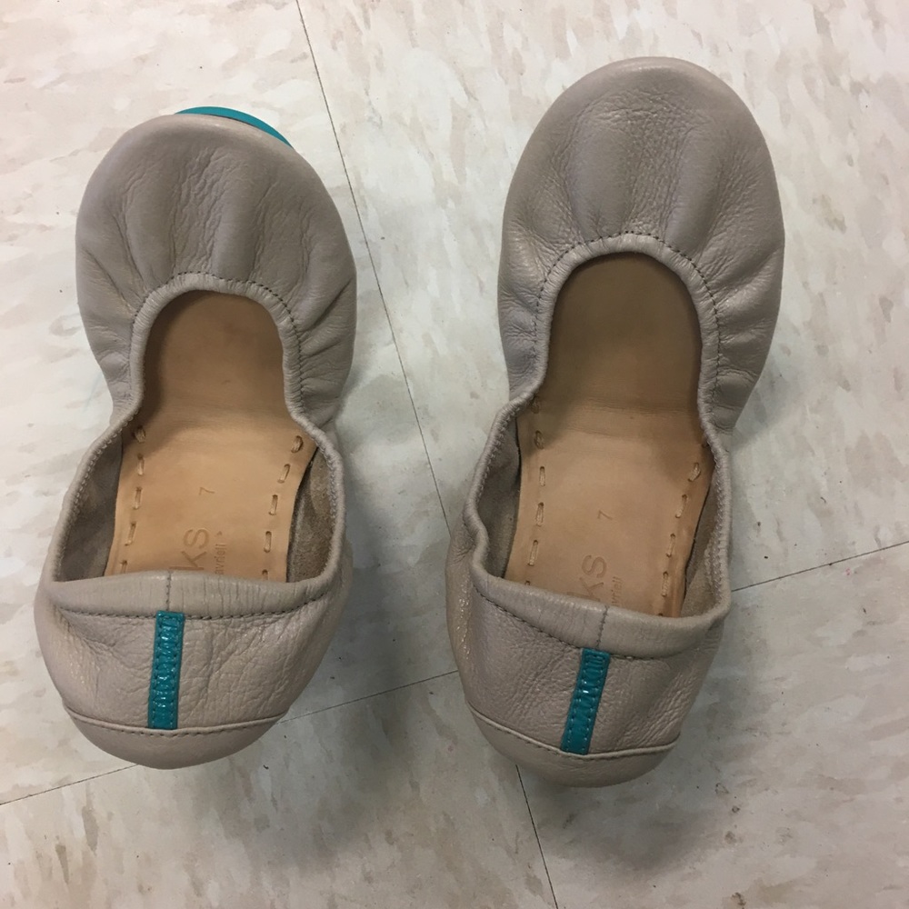 Size 7 heather grey tieks